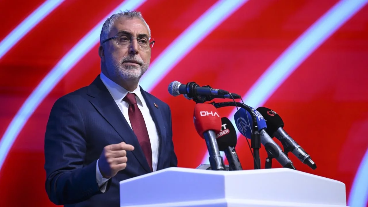 Bakan Işıkhan: Dijital bağımlılık ciddi bir tehdittir