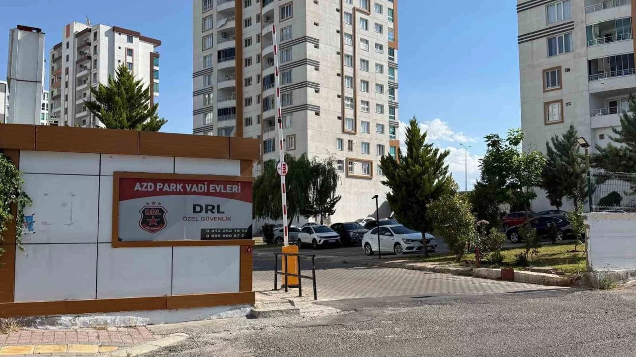 Diyarbakır'da evinin balkonundan atlayan çocuk yaşamını yitirdi