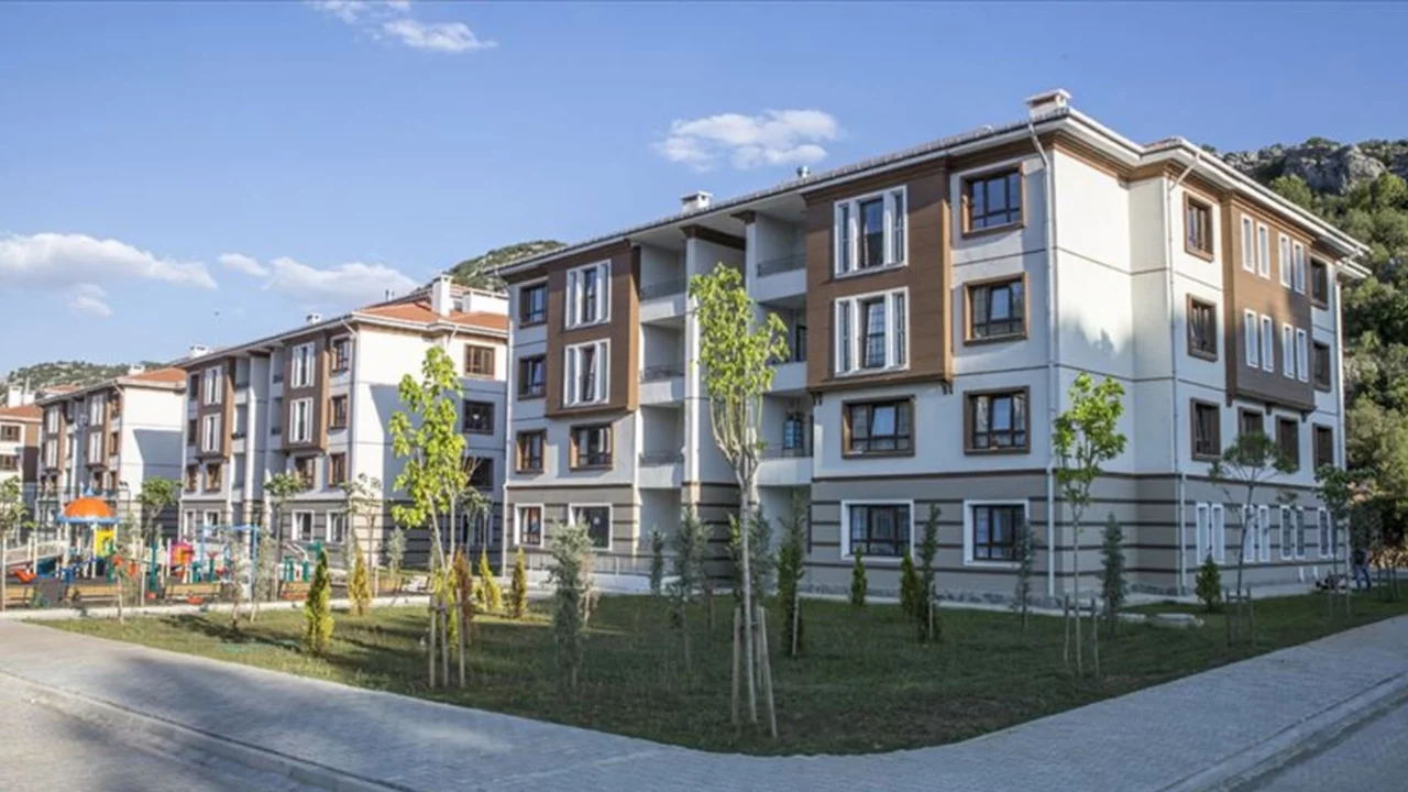 TOKİ'nin 64 ildeki konut kampanyası başladı: Aylık 18 bin TL taksitle ev sahibi olma imkanı