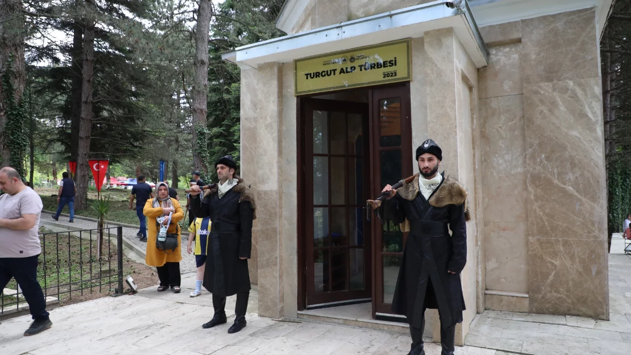 İnegöl Fatihi Turgut Alp kabri başında anıldı