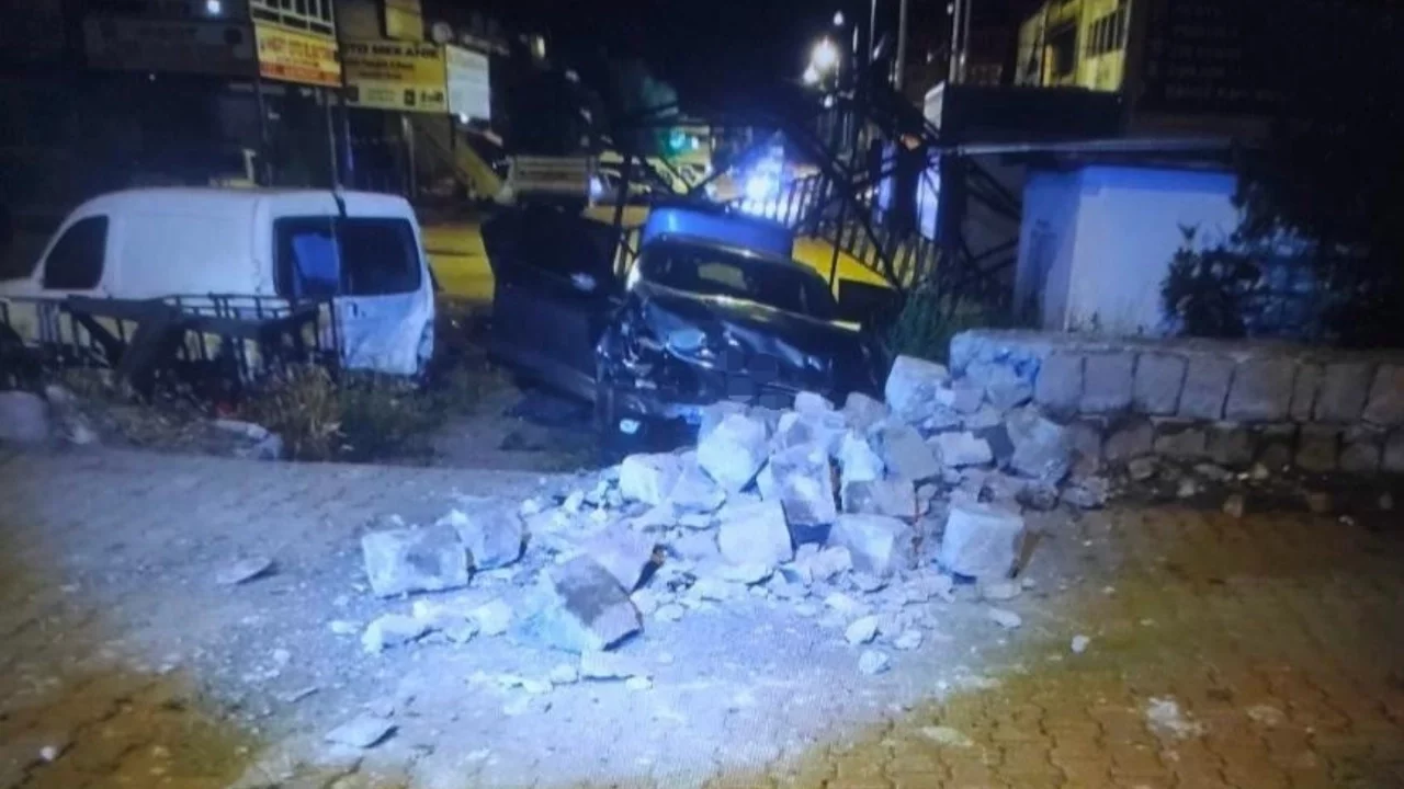 Seyir halindeki otomobile açılan ateşte başından vurulan kadın yaşamını yitirdi