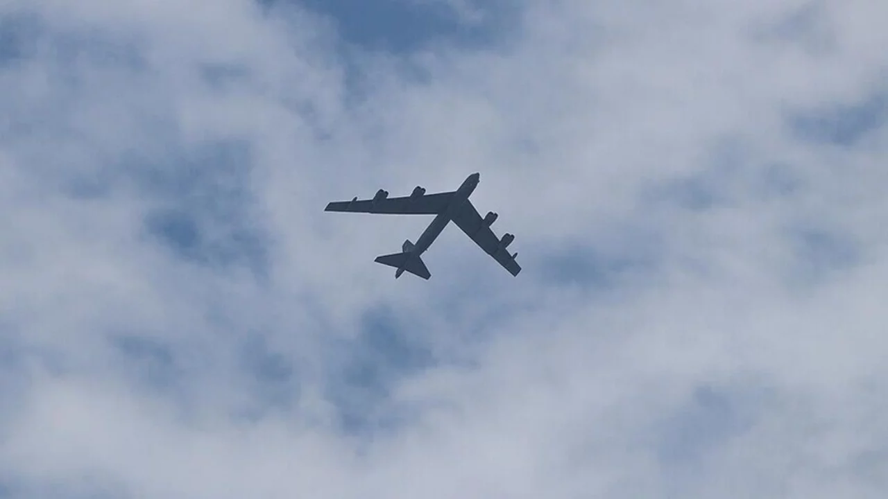 ABD'de düşen B-52 Stratofortress uçağındaki 8 kişinin ölmüş olabileceği belirtildi
