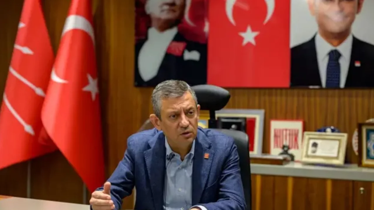 Özgür Özel cephesinden "olağanüstü kurultay" hamlesi: 900'e yakın imza yarın Genel Merkez'e tesli...