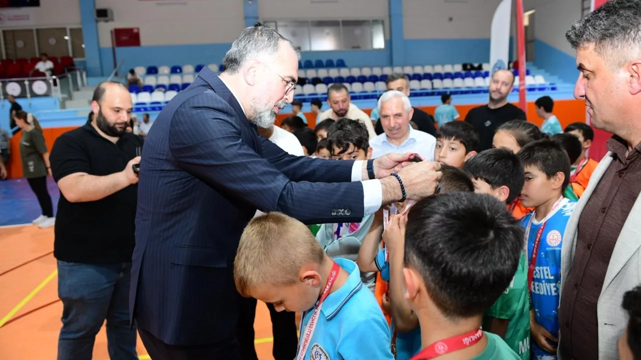 Kestel Belediyesi'nden genç sporculara çifte destek