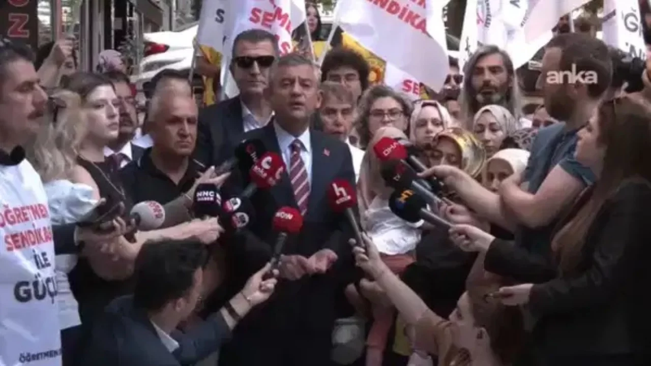 Özgür Özel'den açlık grevindeki mülakat mağduru öğretmenlere destek ziyareti