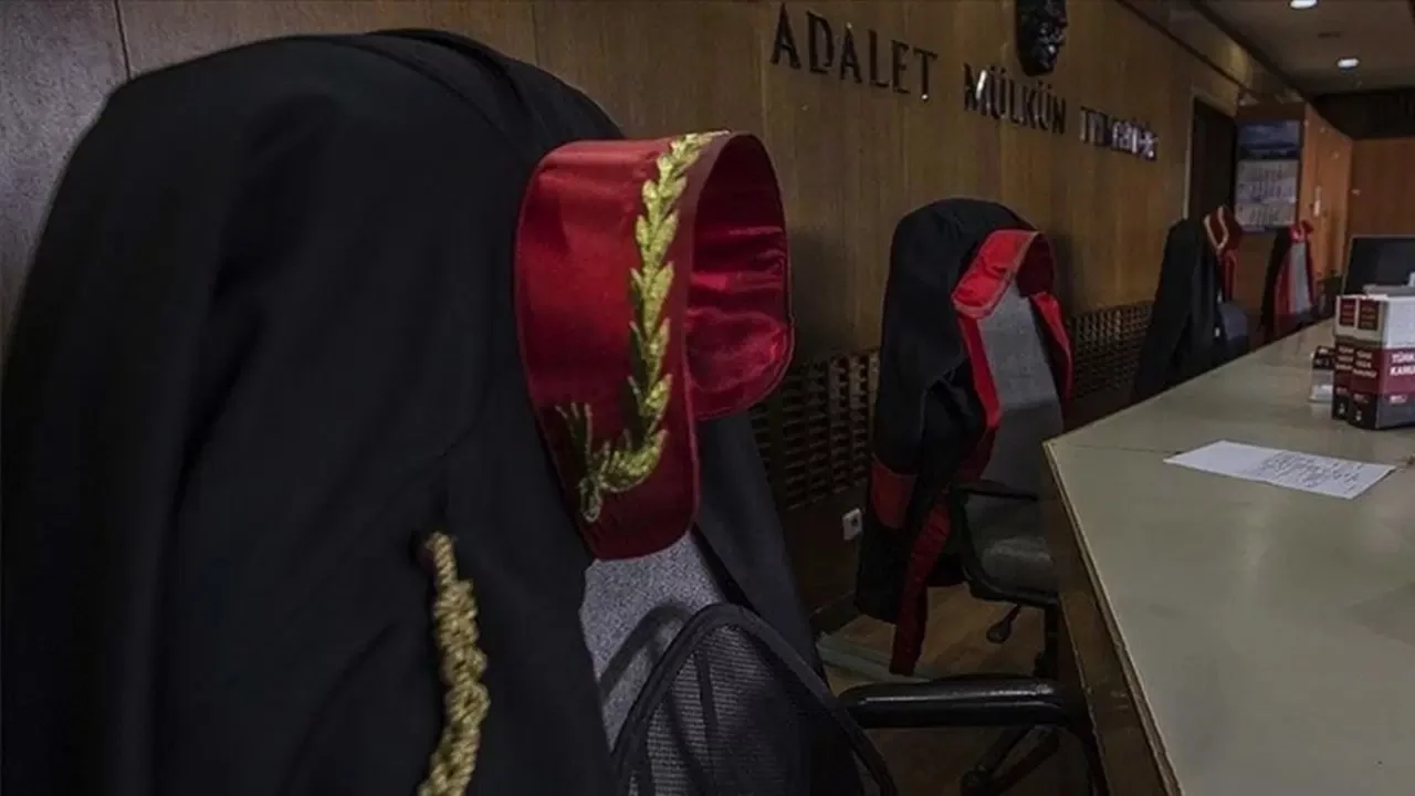 Duruşma sırasında kalp krizi geçiren savcı hayatını kaybetti