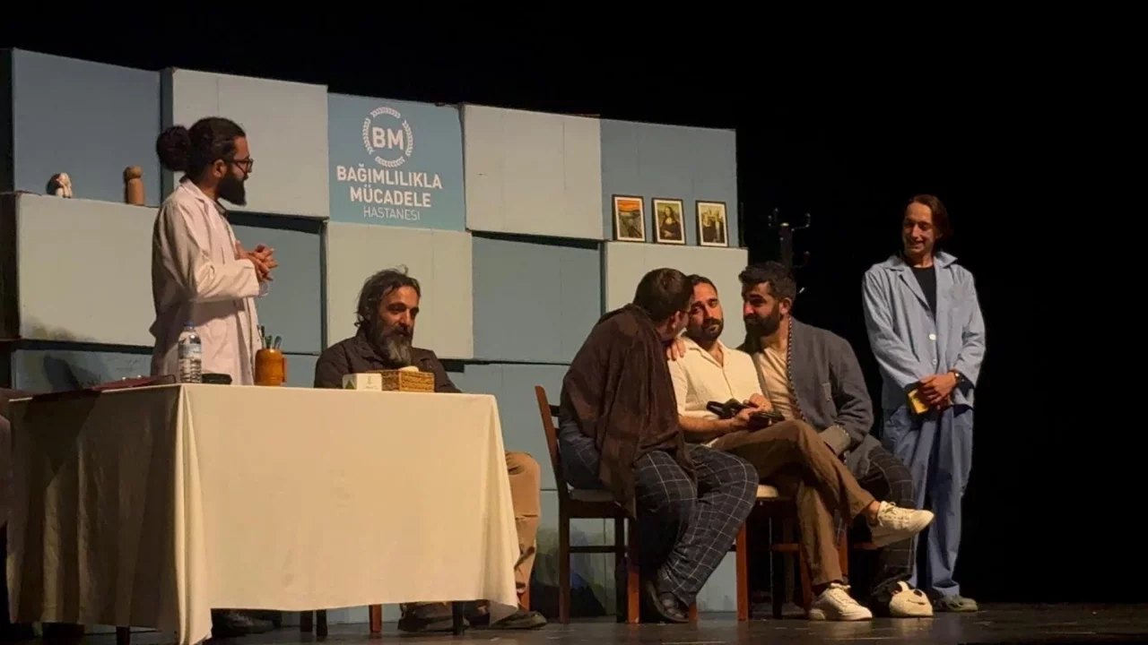 Bursa'da "Bu Benim Meselem Değil, Parola Boykot" oyunu sahnelendi