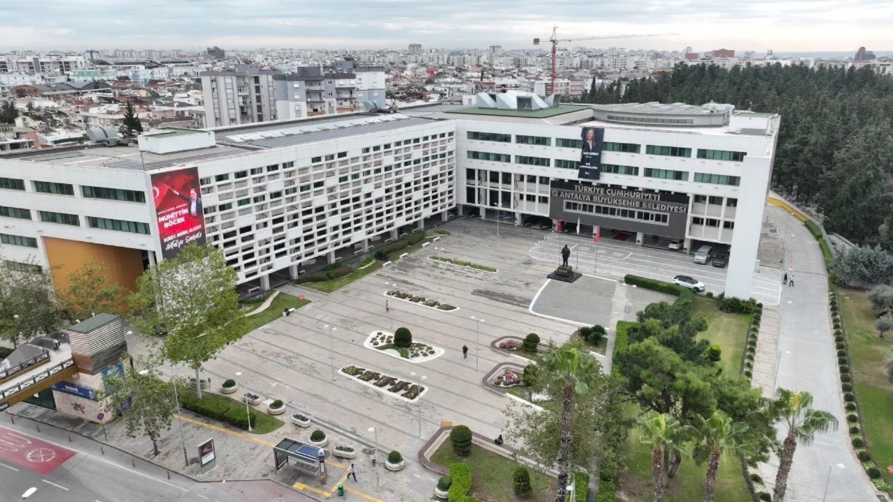 Antalya Büyükşehir Belediyesi operasyonunda 9 gözaltı
