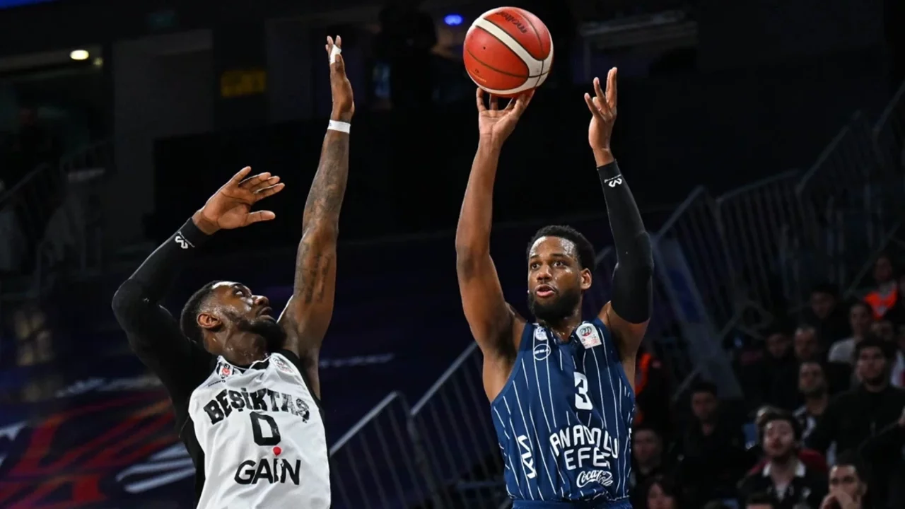 Anadolu Efes'te Jordan Loyd gelişmesi