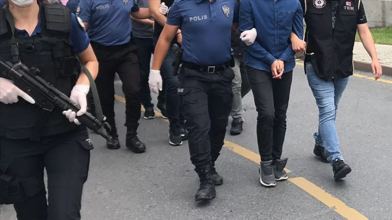 Bursa dahil 12 ilde dolandırıcılık operasyonu: 162 milyonluk para trafiği tespit edildi, 10 kişi tutuklandı