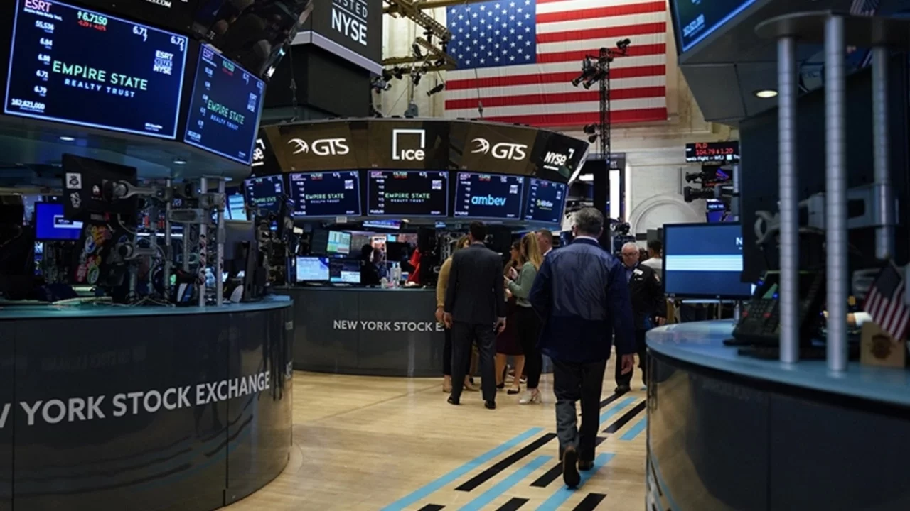 New York borsası karışık seyirle açıldı