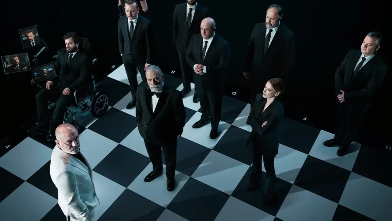 Haluk Bilginer'in başrolde olduğu Sekizinci Aile dizisine bütçe engeli: İkinci sezon iptal edildi