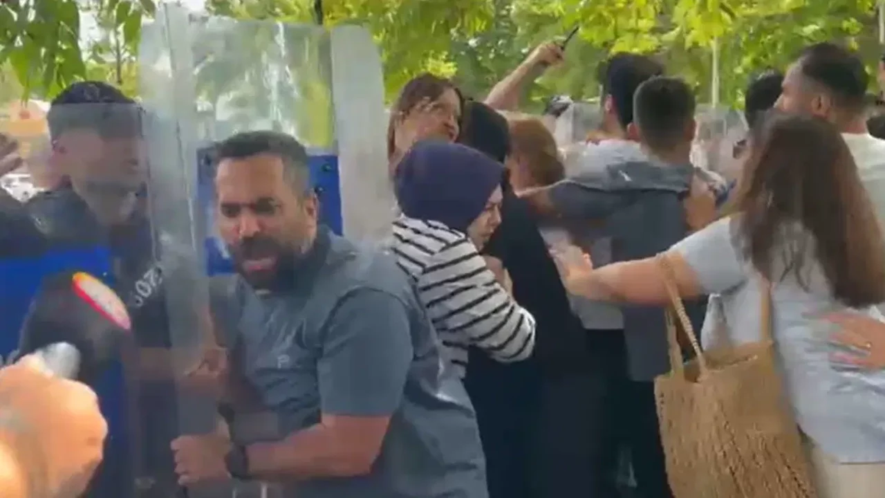 Açlık grevindeki öğretmenlere bir kez daha polis müdahalesi: Gözaltılar var