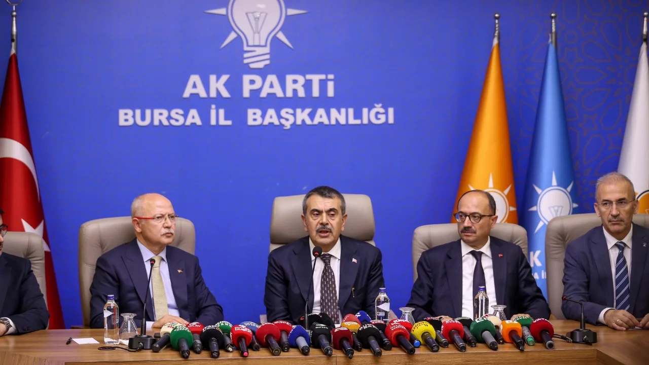 Milli Eğitim Bakanı Yusuf Tekin, AK Parti Bursa İl Başkanlığında konuştu