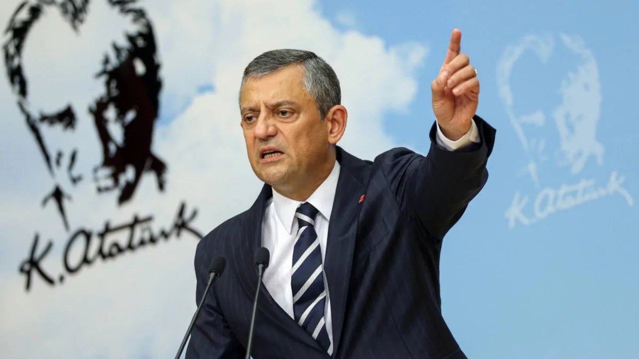 Özgür Özel'den ihraç kararlarına tepki: "Parti içindeki darbeye teslim olmadık, olmayacağız"