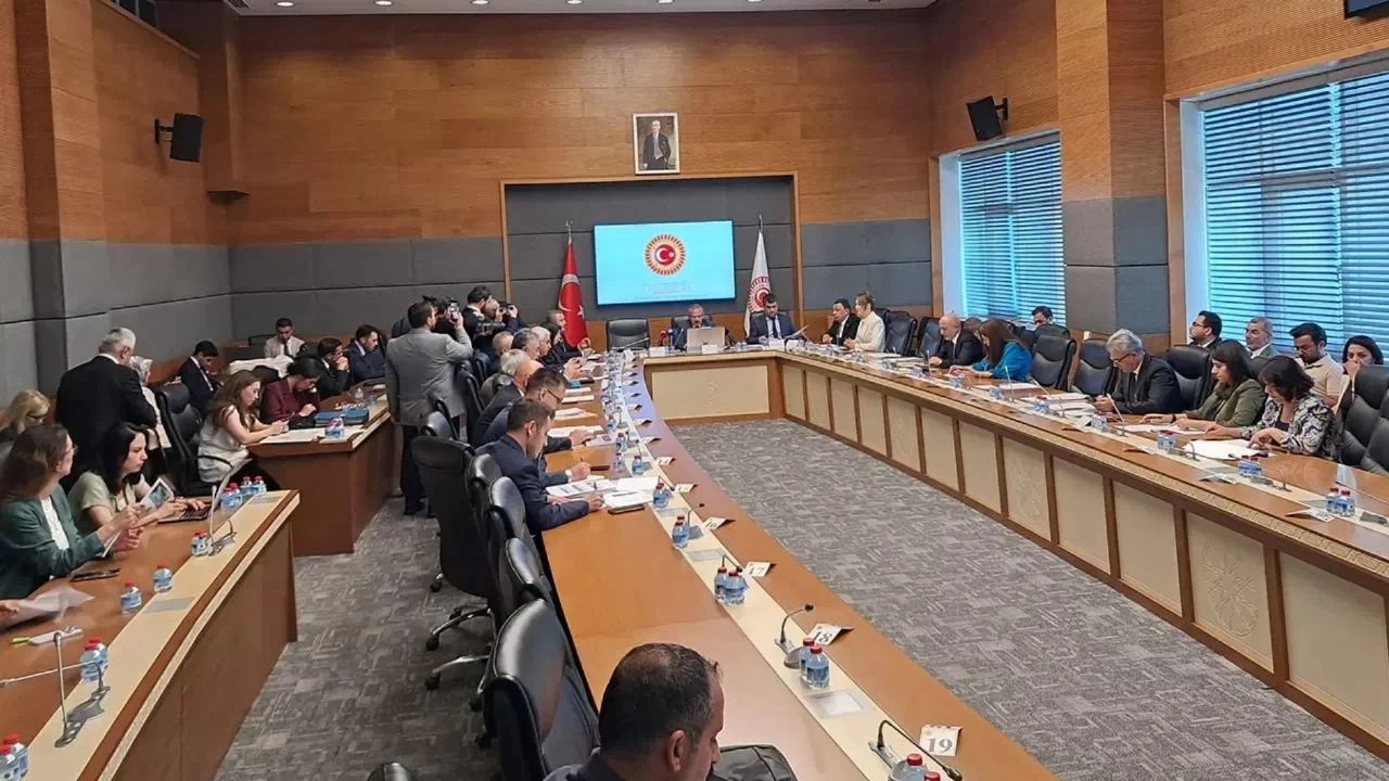 TBMM Okullarda Şiddeti Araştırma Komisyonu'nda kriz: Vekiller ve sendikacılar komisyonu terk etti