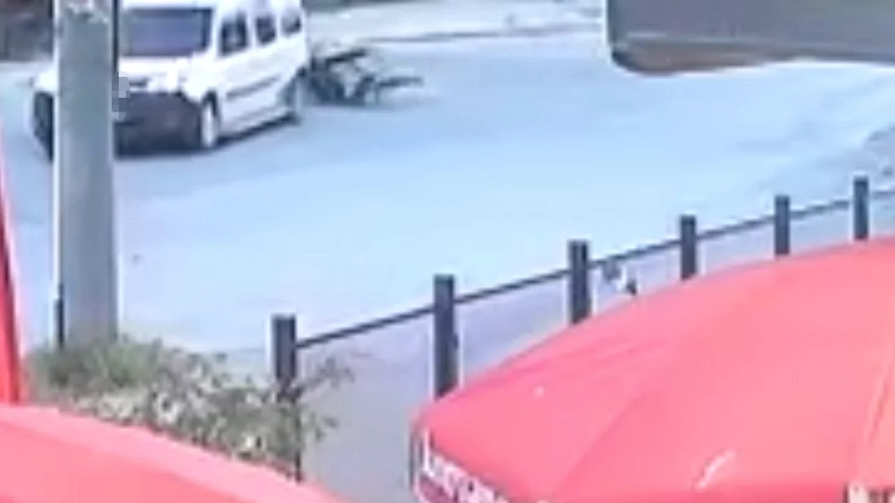 Bursa'da araç ile çarpışan motosikletli yaralandı