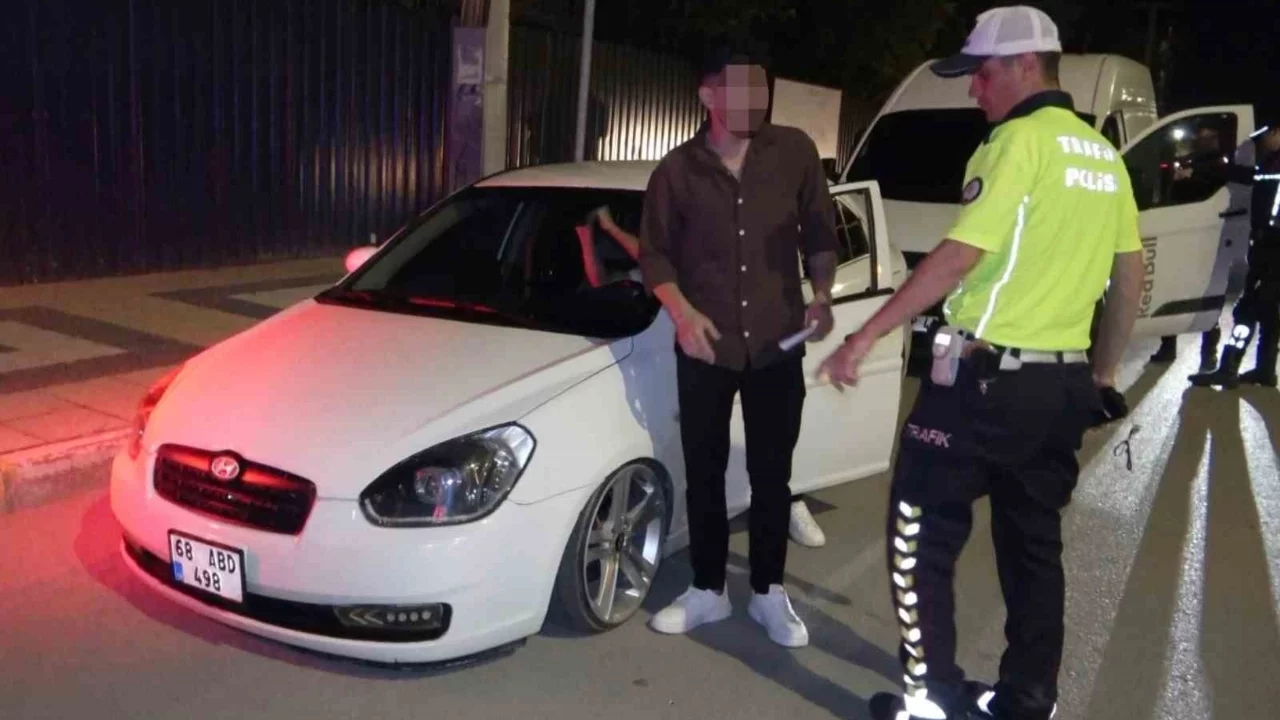 Polis çevirmesine takılan sürücünün sözleri dikkat çekti: "Yanlış yapıyorsak cezasını alıp susacağız"