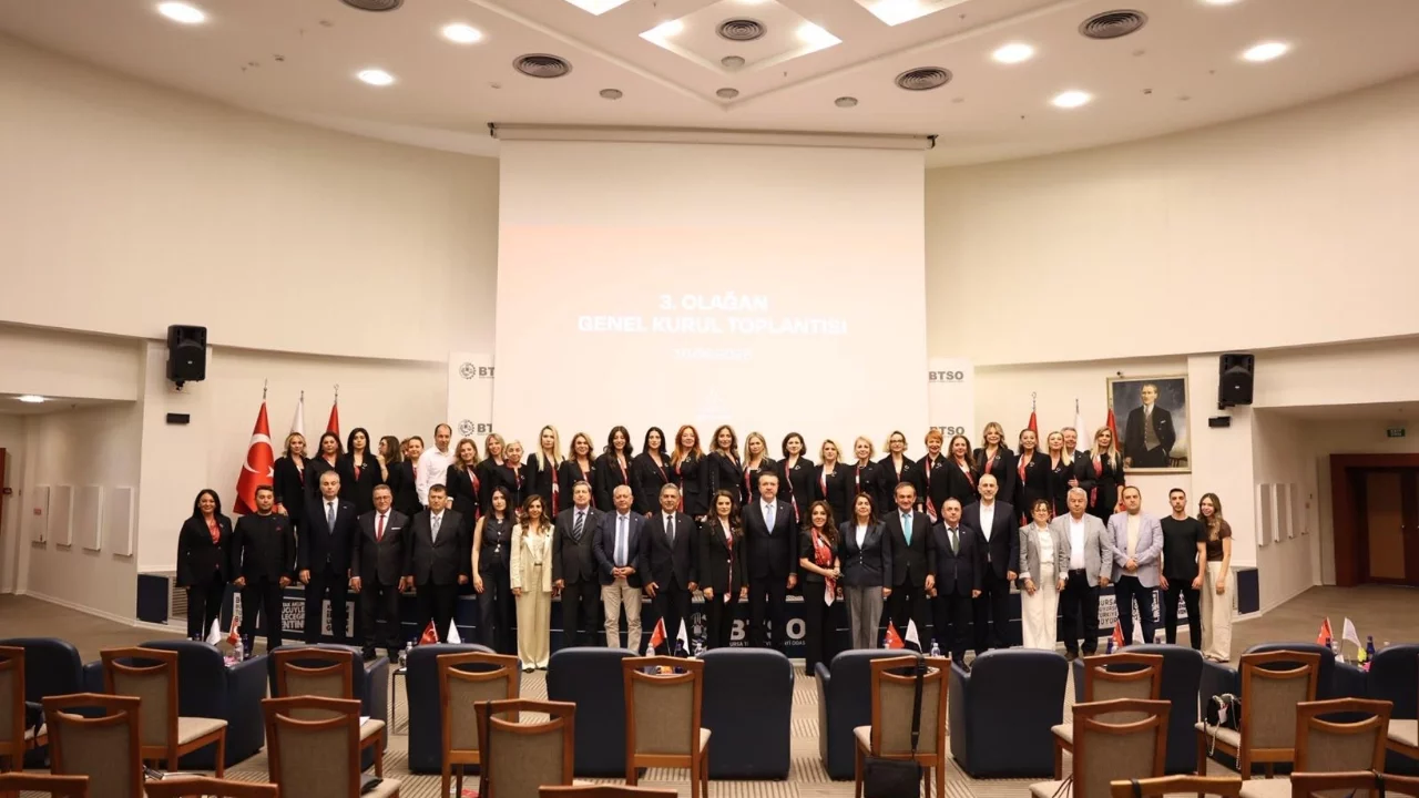 YASAV'da Emire Cantürk Eren yeniden başkan seçildi