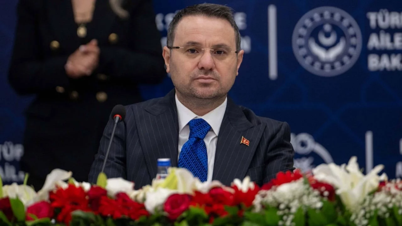 Bakan Gürlek için yaptırım isteyen "AP Türkiye raporu" kabul edildi