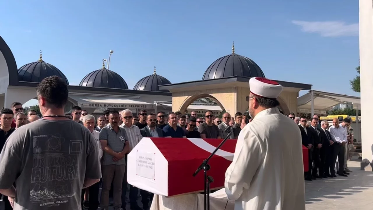 Duruşmada kalp krizi geçirmişti... Hayatını kaybeden Cumhuriyet Savcısı son yolculuğuna uğurlandı