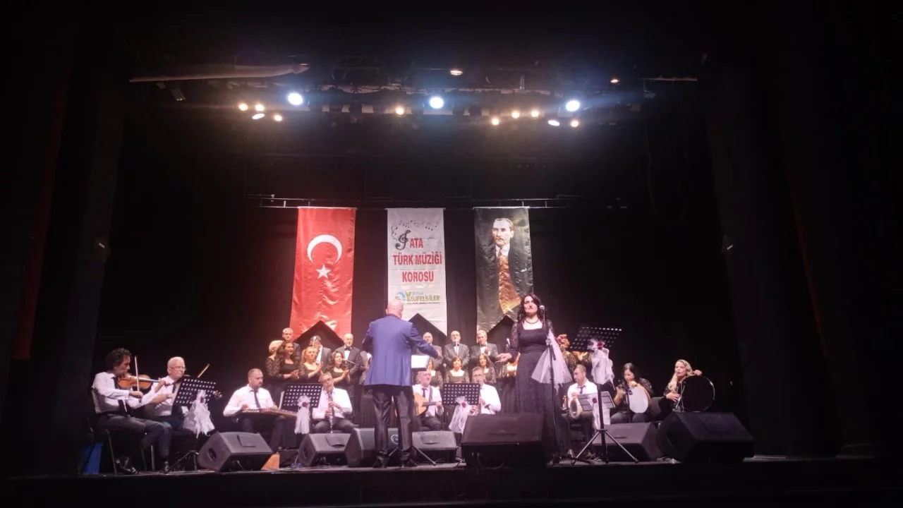 Bursa'da ATA Türk Müziği Korosu konser verdi
