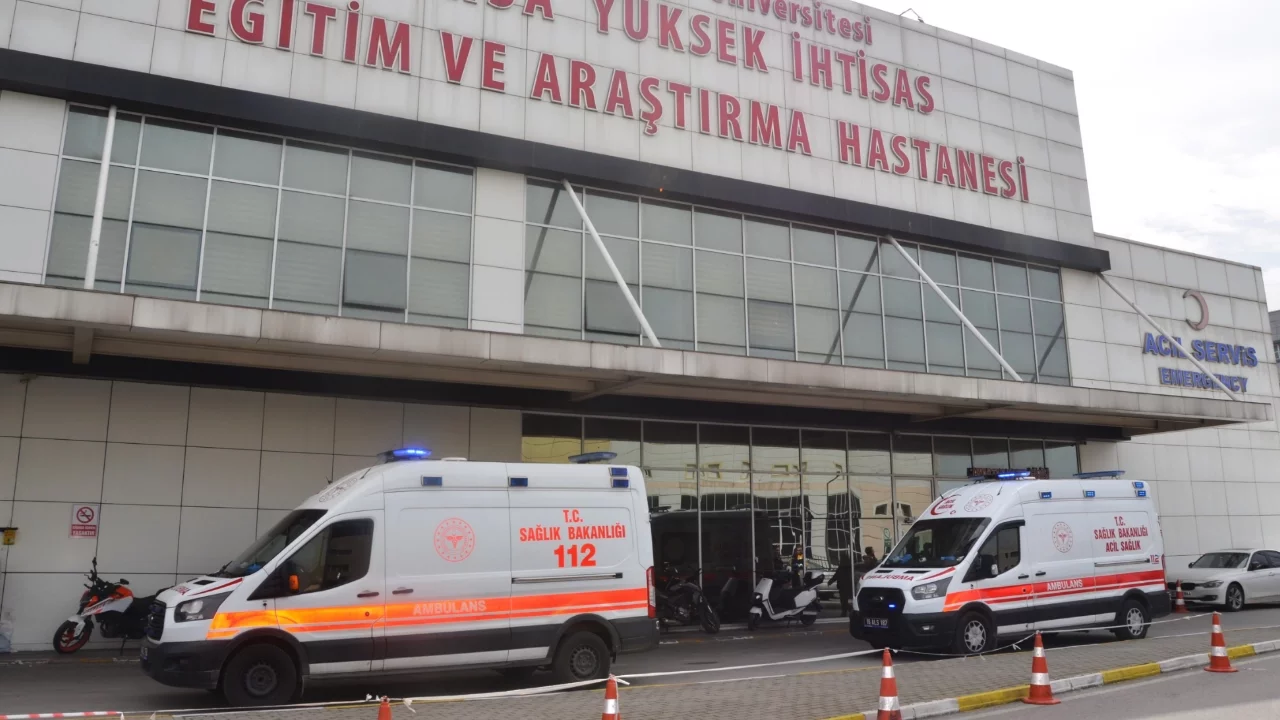 Bursa'da 48 yaşındaki hasta ileri düzey "vNOTES" tekniğiyle sağlığına kavuşturuldu