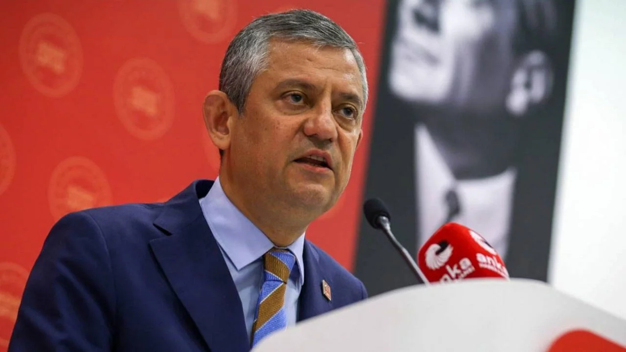 Özgür Özel mücadeleyi 'üç aşamada' anlattı: Yeni parti için takvimi açıkladı