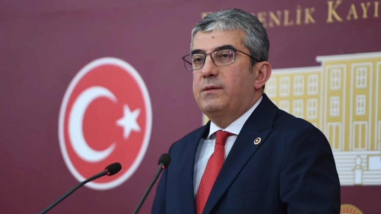 Özgür Özel'den TBMM'ye Gökhan Günaydın yazısı: Haklarının iadesini istedi