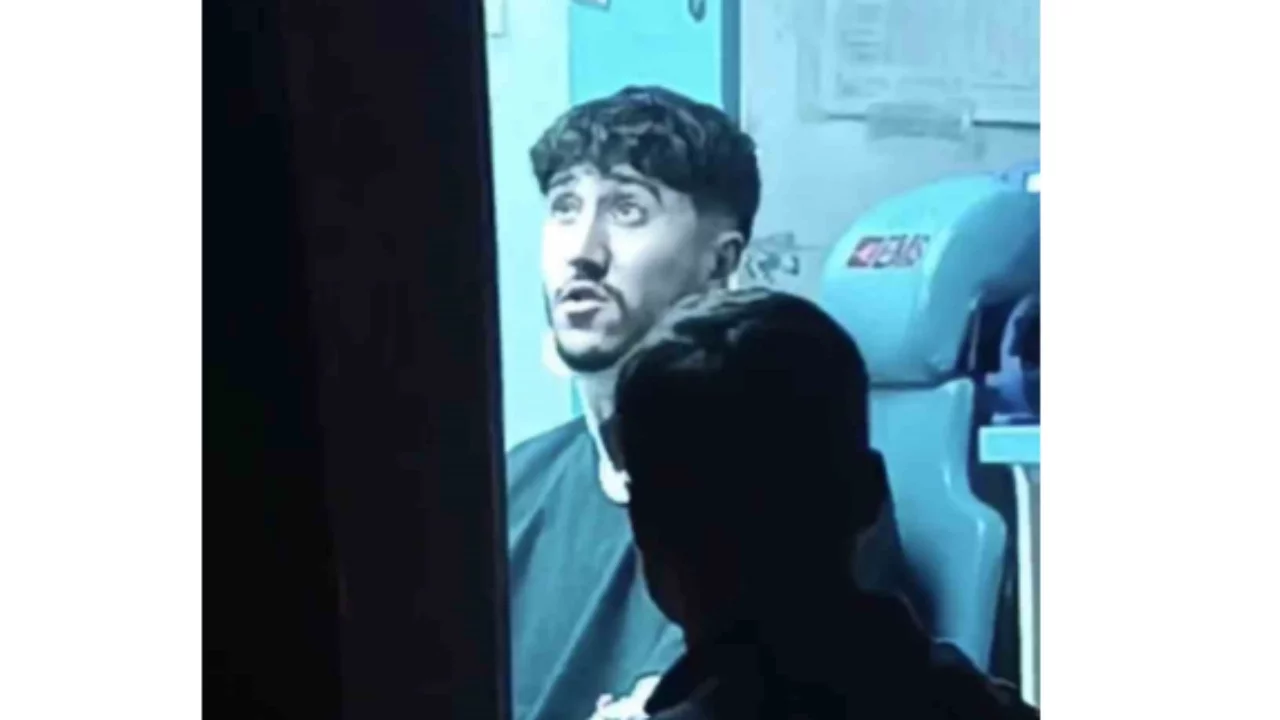 Iğdır'da kontrolden çıkan otomobil iş yerine girdi