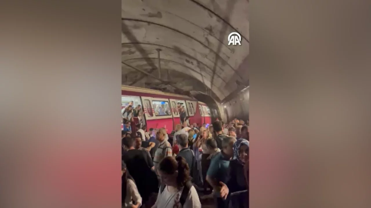 Kadıköy-Sabiha Gökçen Havalimanı Hattı'nda metro raydan çıktı
