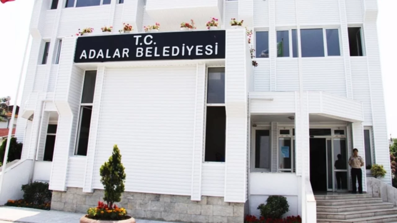 Adalar Belediyesi'ne operasyon: Başkan Ali Ercan Akpolat gözaltına alındı