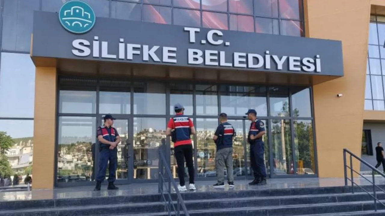 Silifke Belediyesi'ne operasyon: Belediye Başkanı Mustafa Turgut gözaltına alındı
