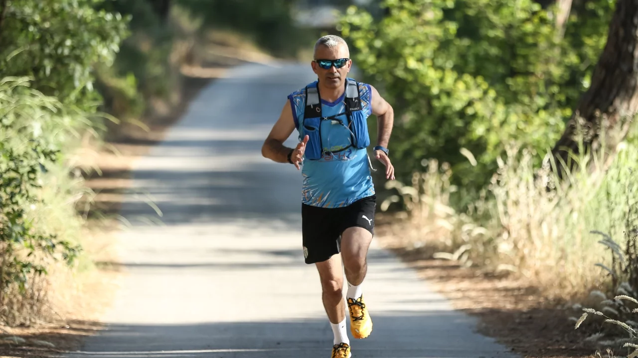 Bursa'da felçli bacağını iyileştirmek için başladığı koşuların ardından maraton sporcusu oldu