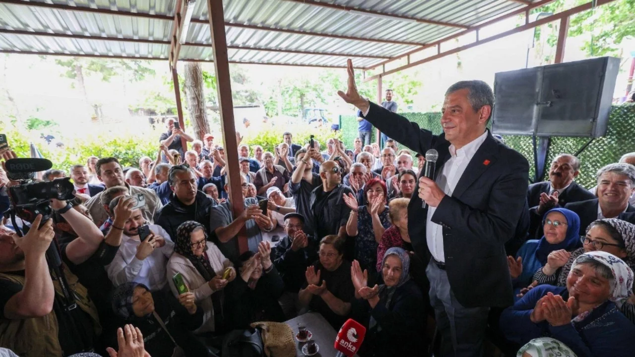 Özgür Özel Denizli'de: "Siz arkamda oldukça kimse beni yolumdan çeviremez"