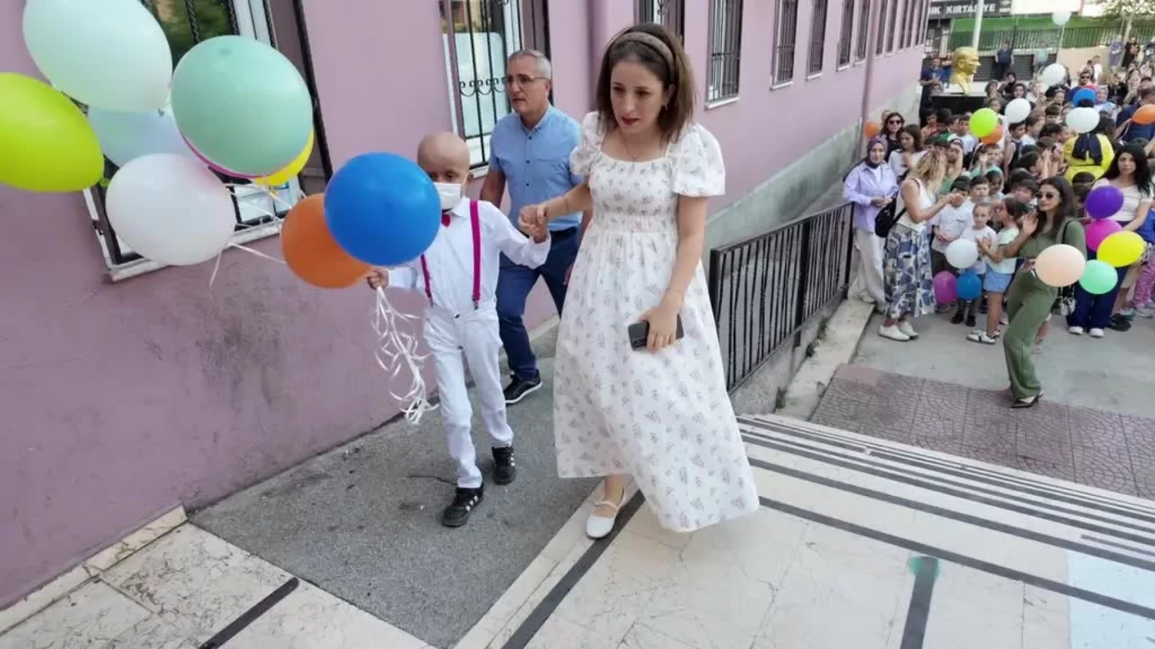 Bursa'da lösemiyi yenen Kadir için gökyüzüne balonlar bırakıldı