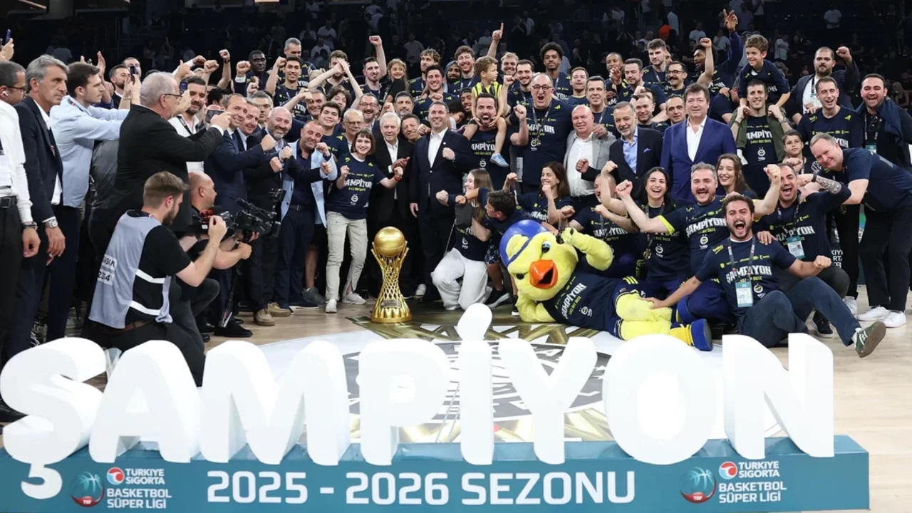 Fenerbahçe Beko, kupasına kavuştu