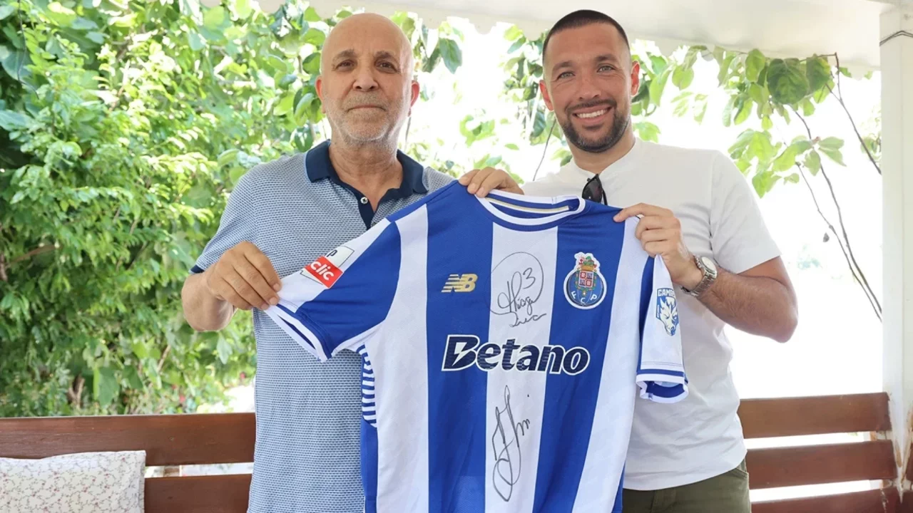 Francesco Farioli'den Alanyaspor Başkanı Hasan Çavuşoğlu'na ziyaret