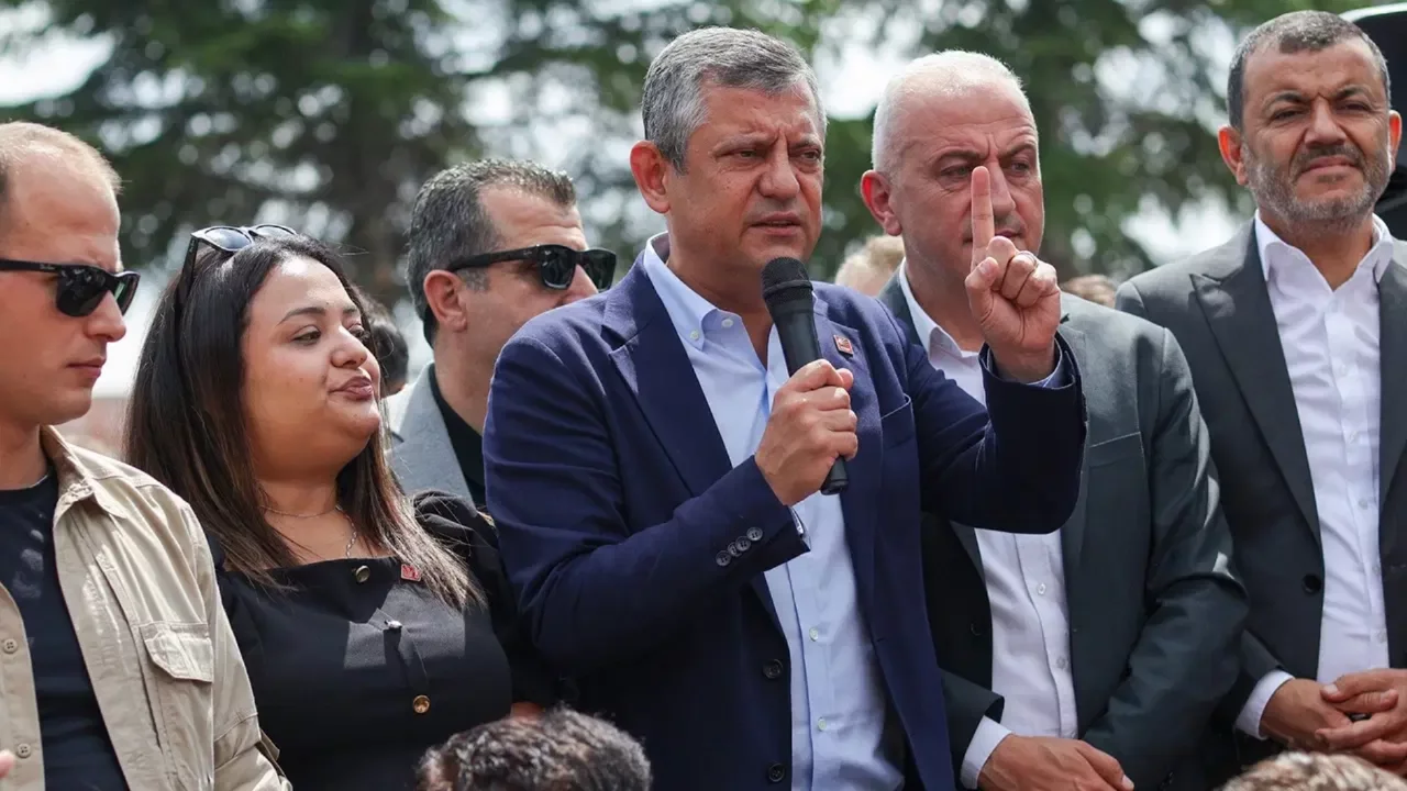 Özgür Özel: 'CHP'yi elimizden almak, iktidar yürüyüşümüzü durdurmak istiyorlar'