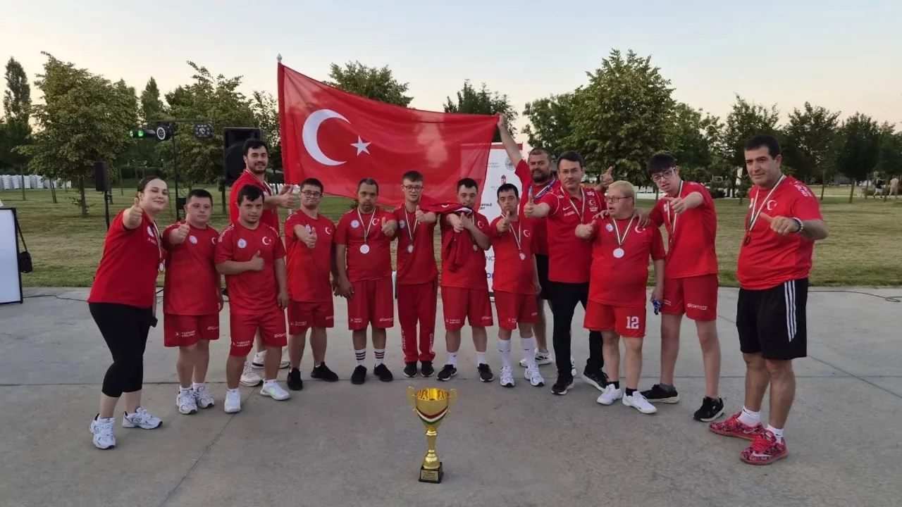 Down Sendromlu Basketbol Milli Takımı'ndan dünya ikinciliği
