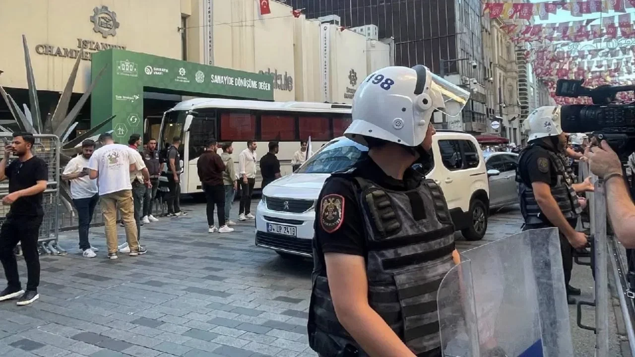Öğretmenlerin eylemine polis müdahalesi: Gözaltılar var