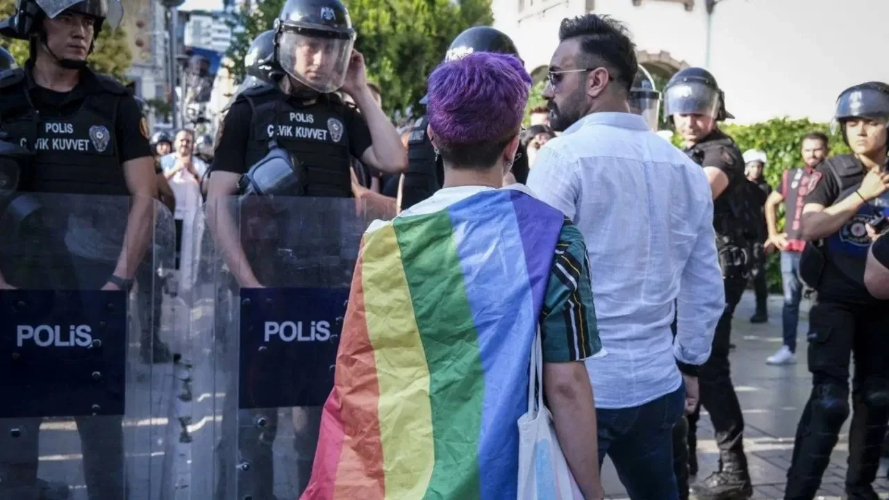 Valilik, Kaymakamlık ve Emniyet'ten Onur Yürüyüşü yasağı