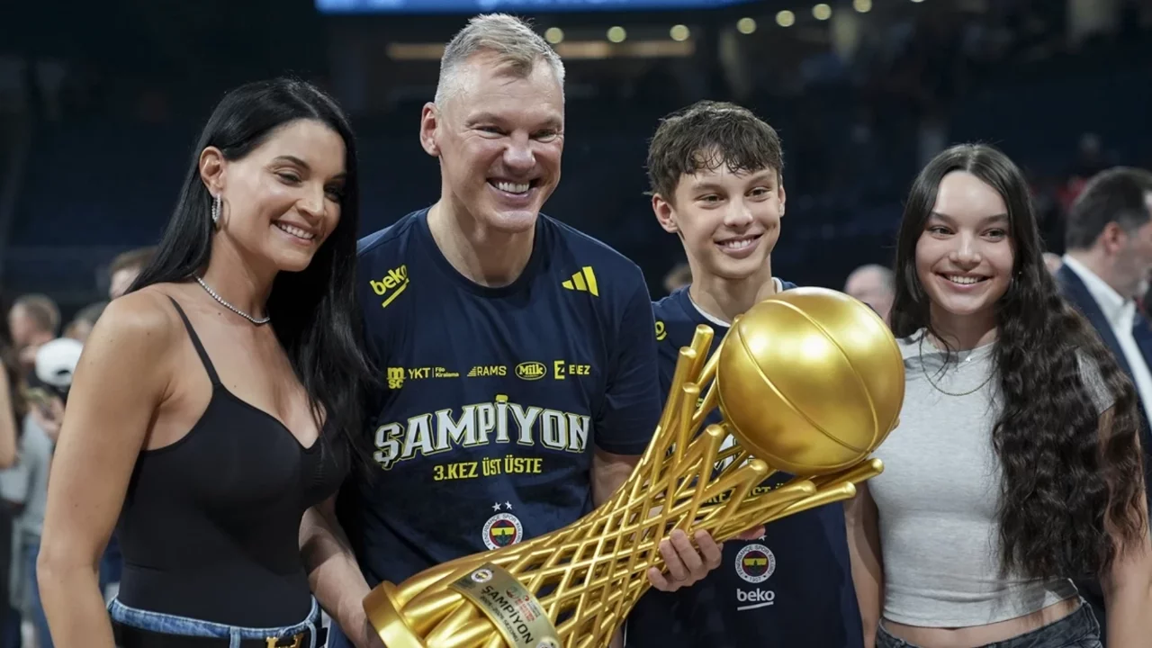Jasikevicius: "Şampiyon olduğumuz için çok mutluyuz, aynı zamanda çok yorgunuz"