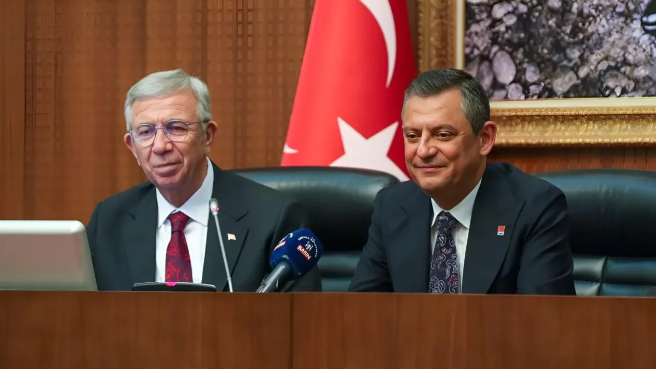 Özgür Özel'e yakın isimlerden 'Mansur Yavaş' açıklaması: 'Bir ay sonrayı bekleyin...'