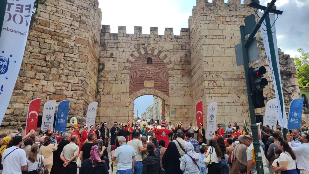 Bursa Saltanat Kapı'dan fethin 700. yılında mehter sesleri yükseldi
