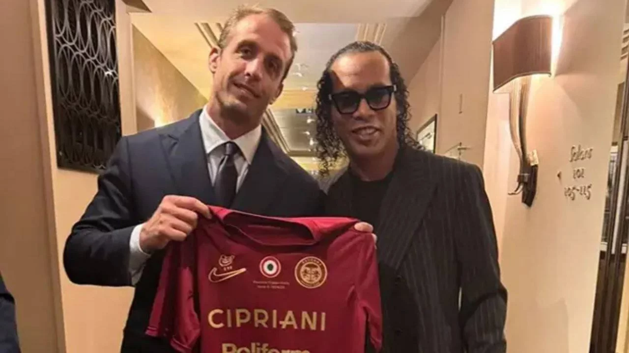 Ronaldinho futbola geri dönüyor