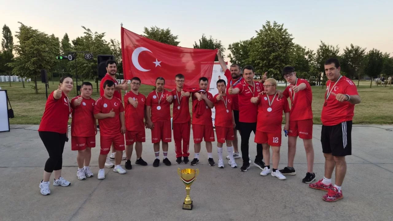 Down Sendromlu Basketbol Milli Takımı dünya ikincisi