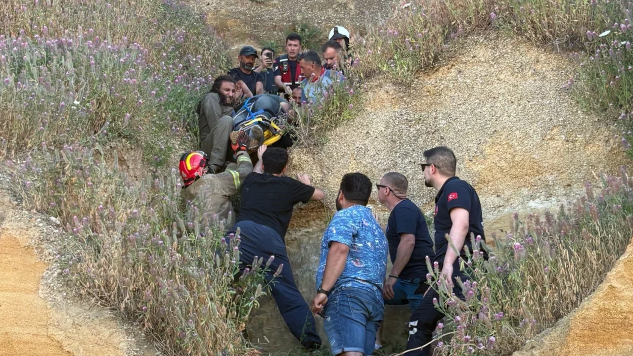 İstanbul'da yamaç paraşütü kayalıklara çarptı, 1'i çocuk 2 kişi yaralandı