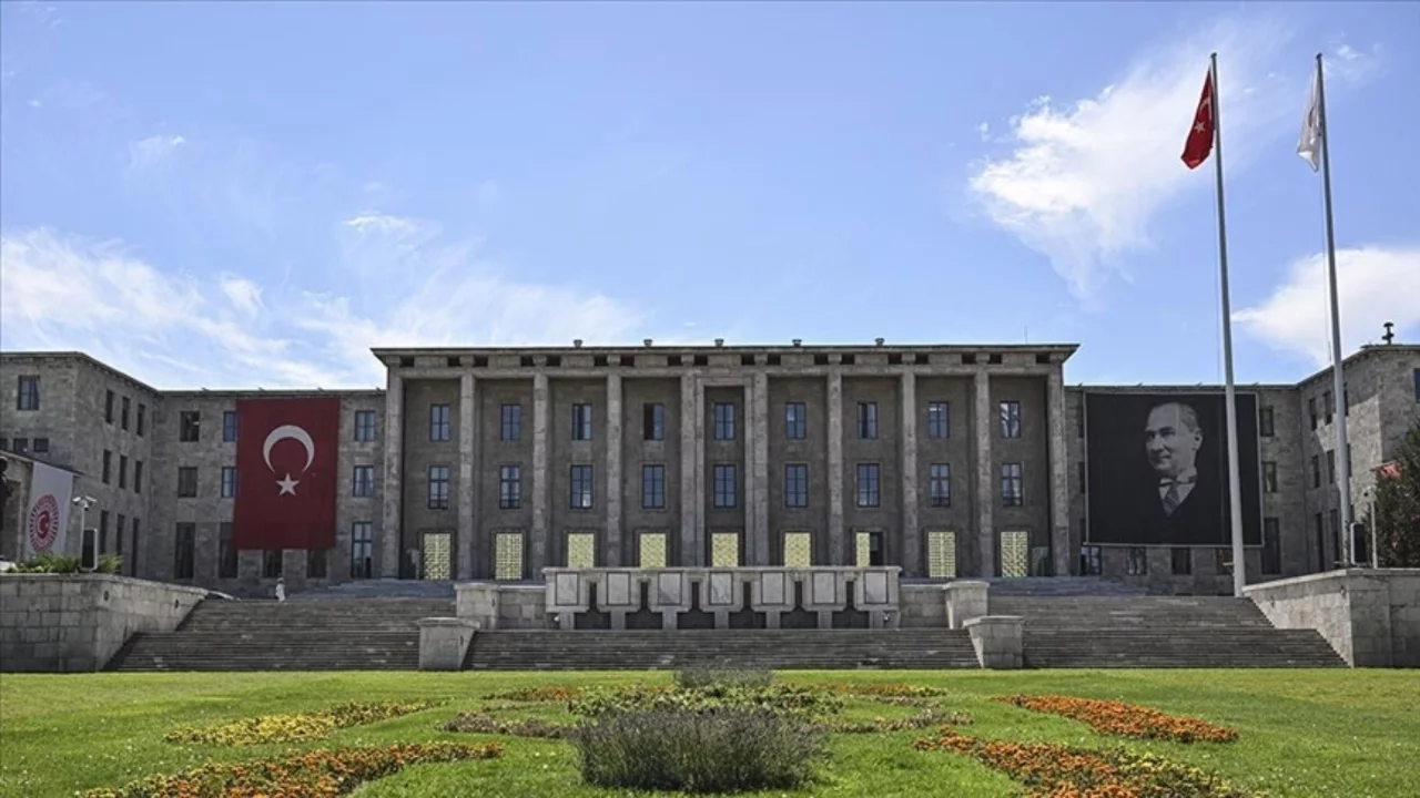 TBMM'ye dikkat çeken başvurular: Bedelliye taksit, evcil hayvana vergi, kadınlara askerlik