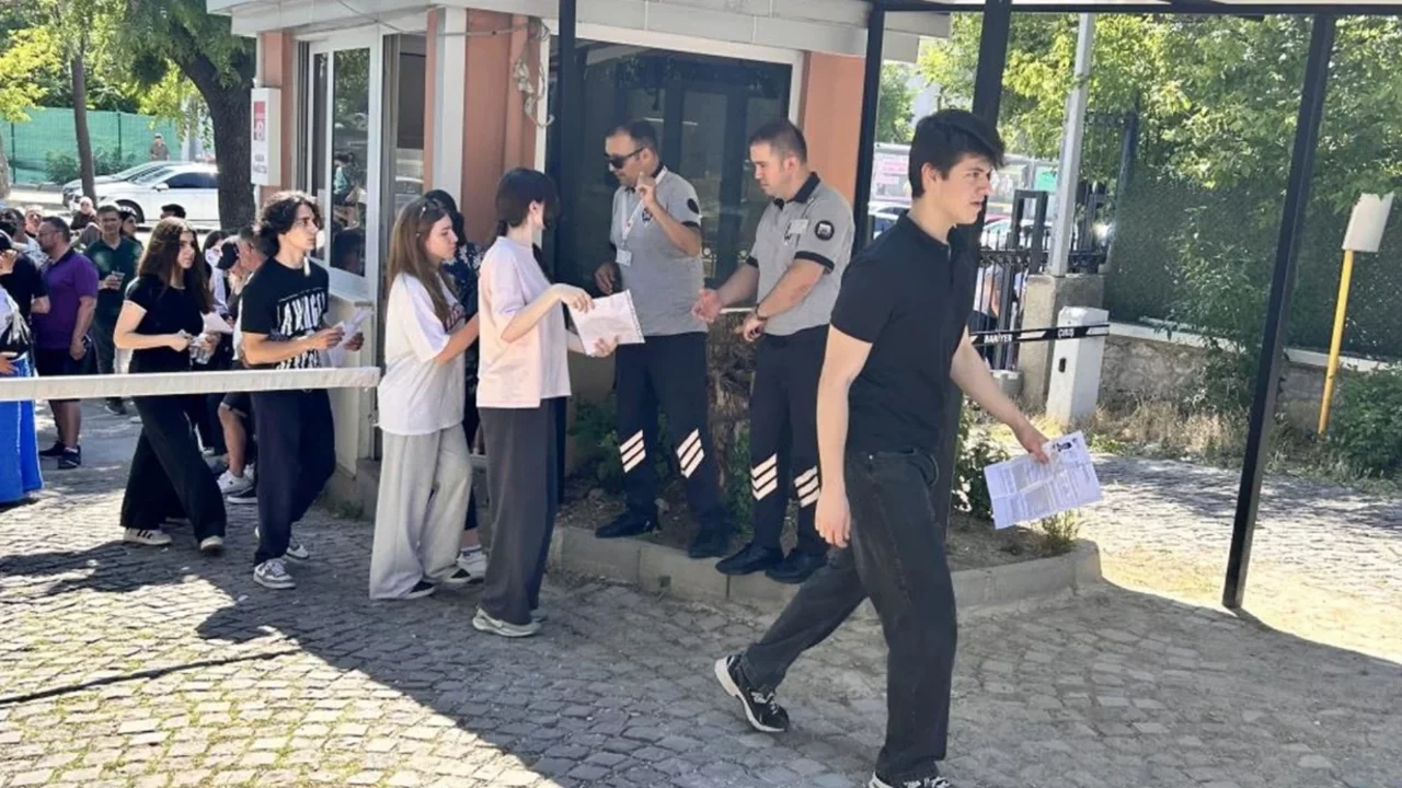 YKS'nin son oturumu olan YDT başladı